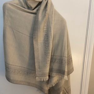 Cashmere 80% and silk 20% Louis Vuitton Scarf